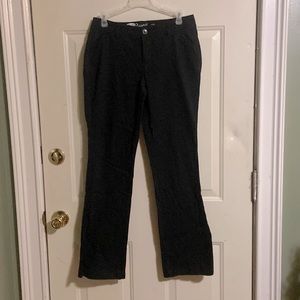 Old Navy Black women’s cotton khaki trouser. Size 4P Bootcut